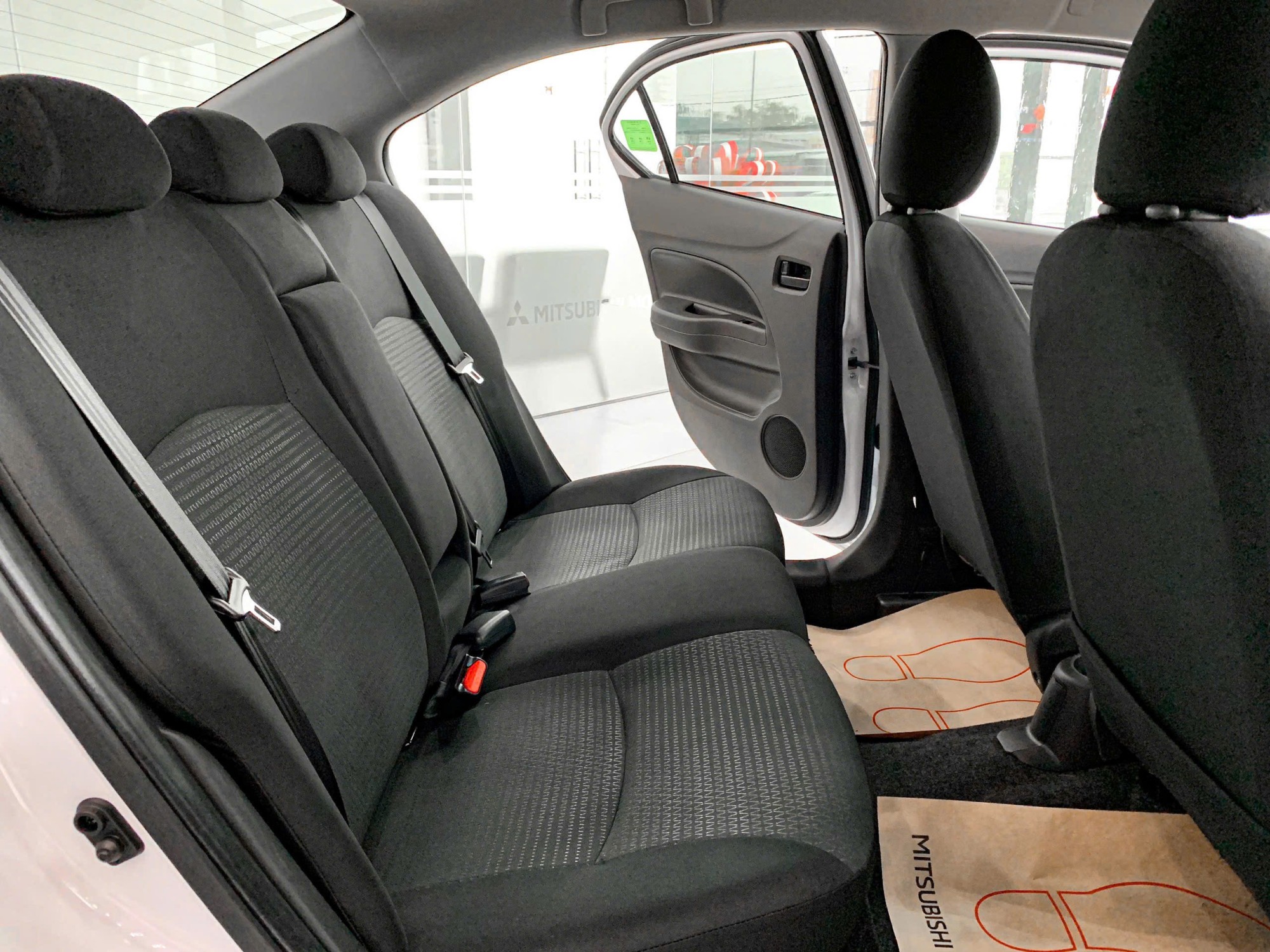 Hàng ghế sau Mitsubishi Attrage