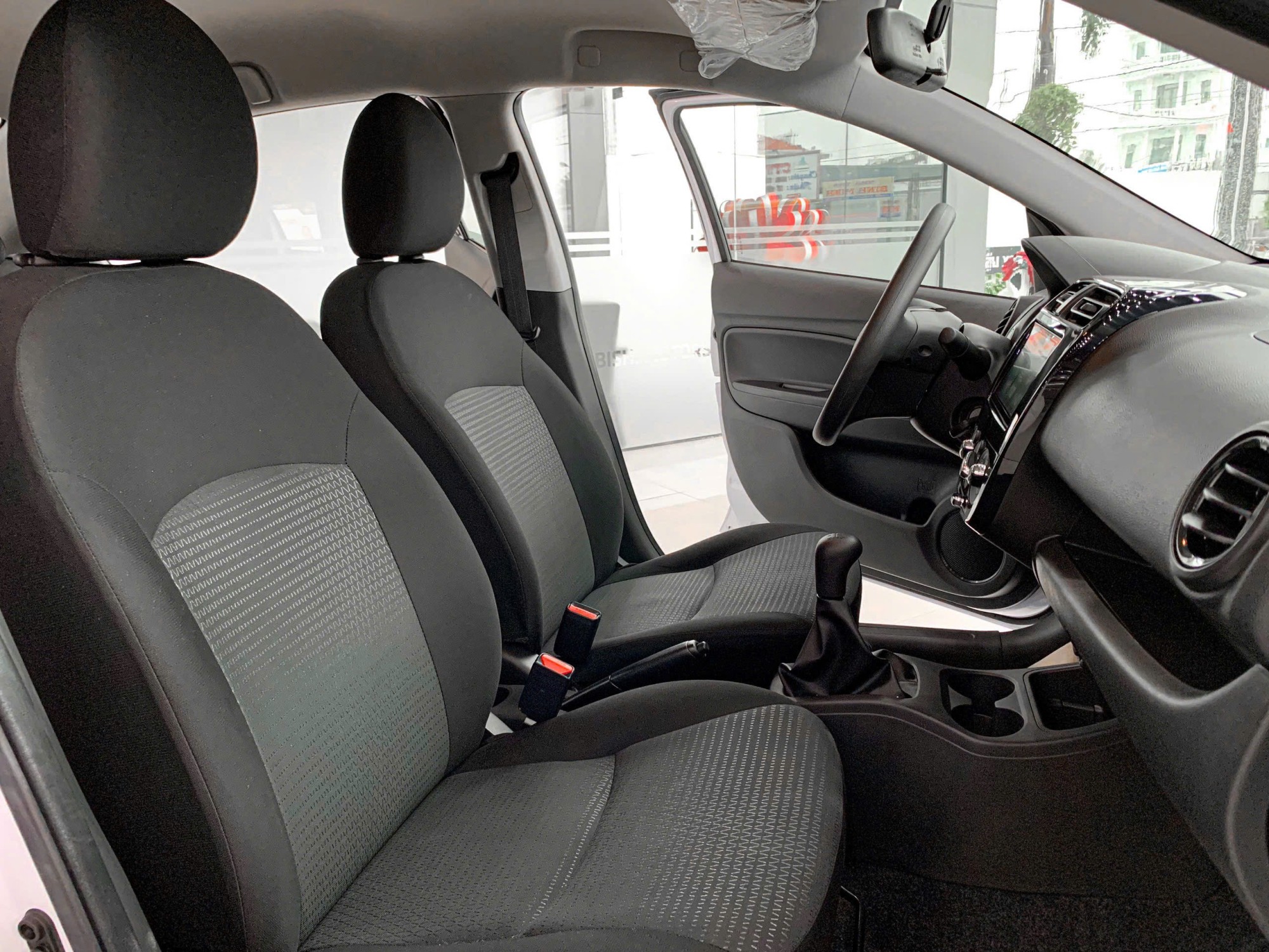 Hàng ghế trước Mitsubishi Attrage