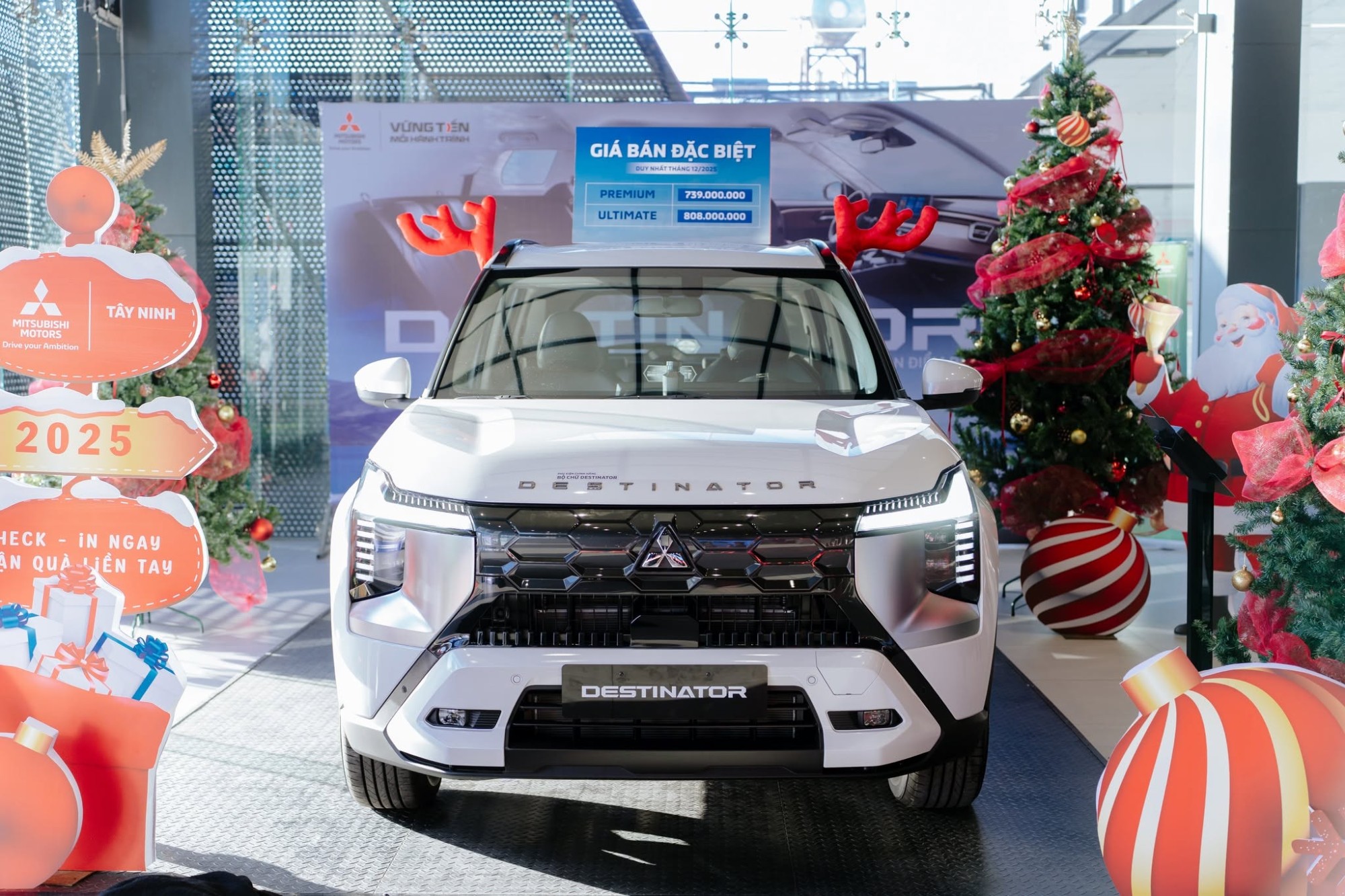 Giá xe 7 chỗ Mitsubishi Destinator lăn bánh